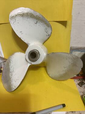 489265 Chrysler White Aluminum Propeller 13 X 21p 70-140hp Used. P-1