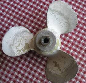 A346265 Chrysler 8.5 X 10 Aluminum Propeller For 20 - 25hp 1968-78
