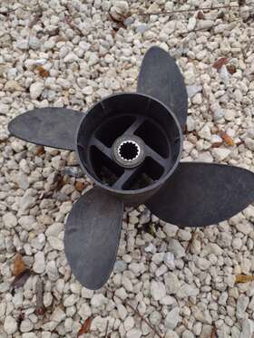 500548 Comprop Composite 4 Blade 13.6 Inch X 20p Prop Evinrude Johnson 4.75 P5640