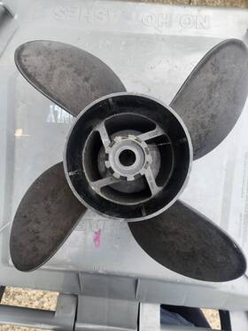 M4552l Comprop Composite 13.5 X 22 Propeller Prop 4 Blade 150- 175 Hp Mercury