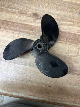 0389069 Evinrude Propeller 9 X 10 Aluminum 3blade