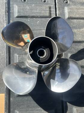 175417 Evinrude Johnson Omc Shooter 4 Blade 12 1/2 Inch X 17 Ss Propeller