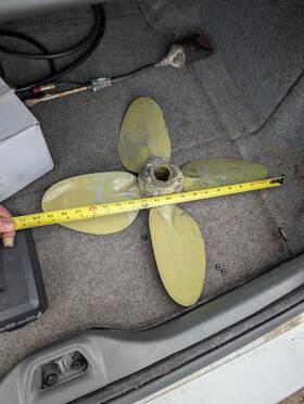 10014b Featherstream Freathering Folding Four Blade Propeller. 20 Inch Dia. 1.25 Shaft