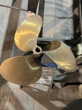 1539 Federal Tb#231 19.5x20 Lh 3b Bronze 1.375 Inch Propeller
