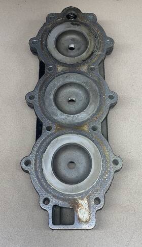 339207 Johnson 339221 Evinrude Omc 3 Cylinder Head