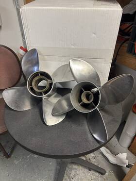 80-t22l4ds Mercruiser Bravo Three 22 Pitch Four Blade Stainless Steel Propellers
