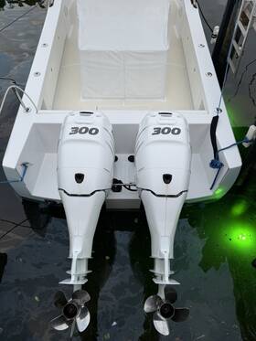 1b939088 Mercury 300xl 2 X Verado 4s Engines - Only 500 Hours Each