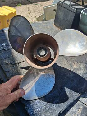 48-16315a48 Mercury Vengeance Counter Rotator 17p Prop..almost New