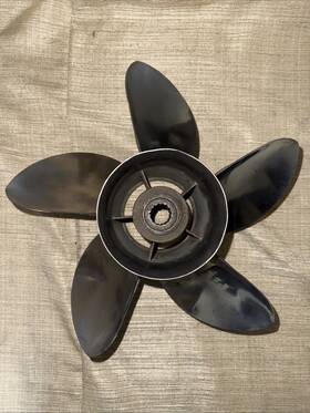 48-815760-21 Mercury 48-5760-21 High Five 13.5x21p 5 Blade Right Hand Propeller