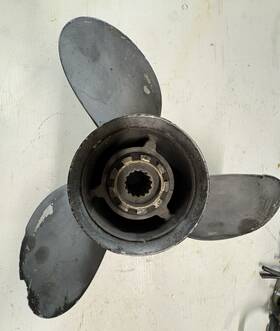 48-7734-21 Mercury Prop Propeller 21p Damaged -parts Or Repair