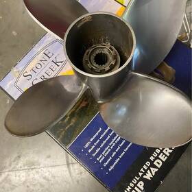 48-8235934a47 Mercury 48-825934a47 Trophy Plus 4 Blade Rh Ss Propeller 13-3/4 X 21 Pitch