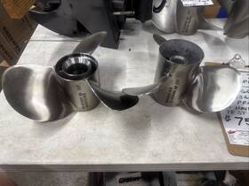 48-823668a6 Mercury 48-823667a6/48-823668a6 26 Pitch Bravo 3 Propeller Set