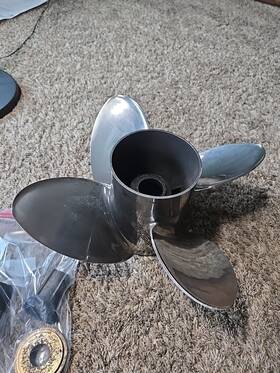 48-825901a46 Mercury Mercruiser Offshore Series 19 Pitch Lh 4 Blade Propeller Ss