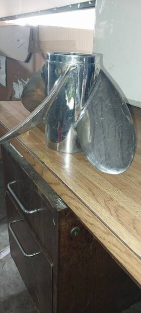 48-825940-24 Mercury Propeller