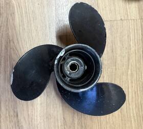 48-828152-7 Mercury 6 - 15 Hp Mariner Outboard Propeller Aluminum 48-828152 7 Pitch 3 Blade