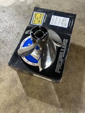 48-8m0113940 Mercury Racing Revolution 4 Xp 21 Pitch - Rh Propeller