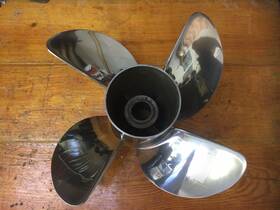 48-8m0113952 Mercury Racing Revolution 4 Xp 24 Pitch Right Hand Propeller