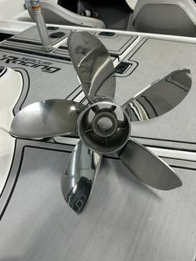 Max5 Mercury 678633107641 St Propeller 15.25 X 30.5 Rh 5-blade Pre Owned