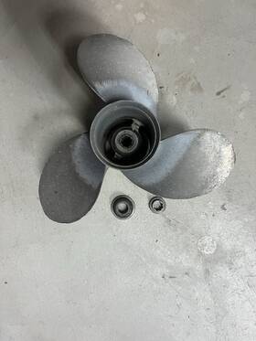 8-86982-8 Mercury 1970 S 20-25hp 9p Propeller
