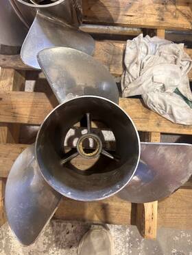 8m0166985 Mercury 27.5p Verado V12 Props