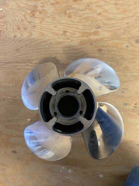 8m0182952 Mercury 4 Blade Rh Rotation 23r Used To Test Rpm On A Pontoon