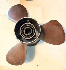 48-52010-25 Mercury Marine 3- Blade 13 25p Bronze Propeller With Medium Patina