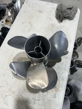 48-8m0123405 Mercury Marine Bravo Three Boat Propeller Set 14.3 X 22.5p