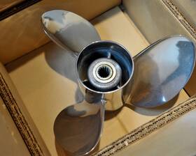 063011 Michigan Wheel 14-1/2 X 24 Inch Stainless Prop For Older V/6 Suzuki Outboards