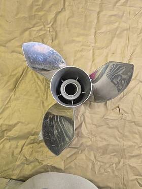 953422 Michigan Wheel Ballistic Xhs 13 1/2 X 22 Stainless Steel Propeller Rh