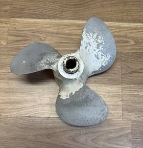 A284265 Michigan Wheel Vintage Chrysler Outboard Propeller 3 Blade Aluminum Mi