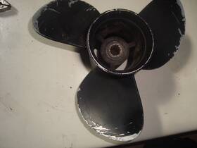 Oa1711 Omc Johnson Evinrude 9.9 15 Hp 3-blade Propeller 9.25 D X 10 Inch Pitch M/w