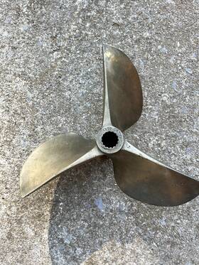 1107-9 Record Vintage Mercury Outboard Bronze Racing Propeller