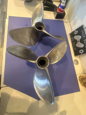 108-o32r4e Signature 111 -0284ee Used Set Eagle Propeller 15 X 28 4 For Mercury V-6 Outboards