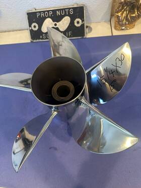 Aop400 Signature Used 400 Cleaver Thru Hub 15 1/4 X 30 5 Propeller For Mercury 300r
