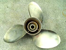 14x18p Suzuki Stainless Steel Propeller Right Hand 14 X 18p 15 Spline Hub Prop
