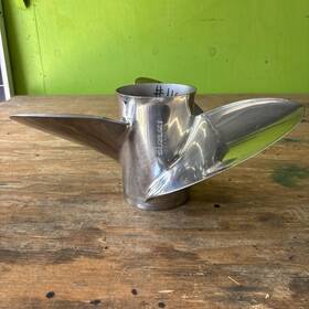 31617 Suzuki 3x16x17 Pitch Right Hand Propeller #116