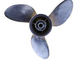 990c0-00610-25p Suzuki Stainless Propeller Rh 3 X 14 1/2 25l Blade Marine