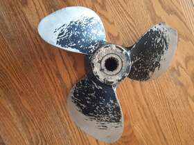 M265 Volvo Used Repairable 3 Blade Aluminum Propeller 13.5 Inch Dia Penta Inboard