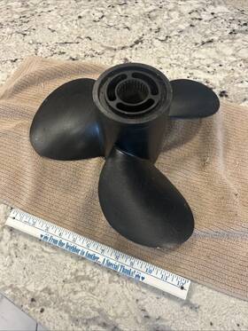 3851423 Volvo Penta D3 Propeller - Aluminum Seller Not Expert