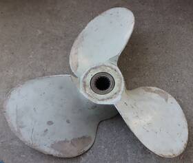 813345 Volvo Penta 15x14 Rh Propeller Short Hub Aluminum 15 Inch Diameter 14ft Pitch