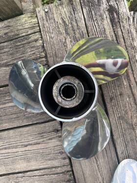 4x19-m Yamaha 15-1/4x19-m Stainless Rh 15 1/4x19-m Prop Good Condition