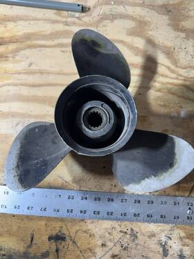 48-825750-19 Yamaha Oem Outboard Propeller 13 Spline 3 Blade Aluminum Prop