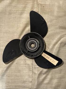 8x21k Yamaha 5/8x21k K Series 12 5/8x 21 Stainless Steel Painted 3 Blade Right Hand Propeller