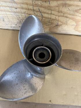 6ax-45974-00-00 Yamaha Saltwater Series Xl 15 1/2x 21 Pitch Lh Counter Stainless Prop Propeller