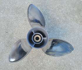 6cb-45978-00-00 Yamaha Stainless Steel T1 Series Vmax Rh Propeller 25-ti 15 1/8 X 25 Inch Pitch